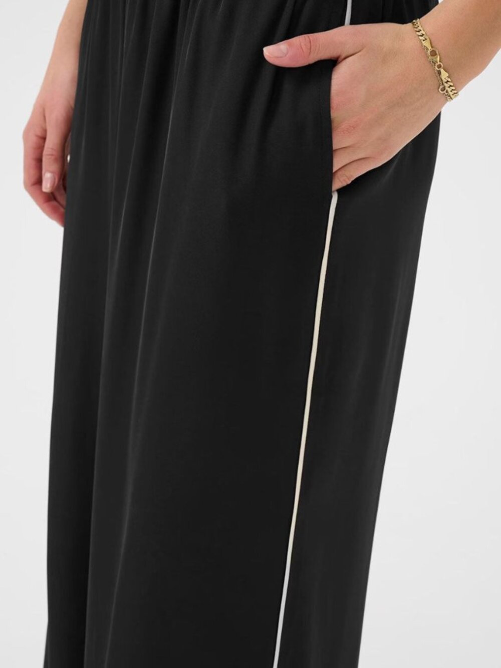 KAFFE High-Rise Relaxed Trouser with Piping  Medium